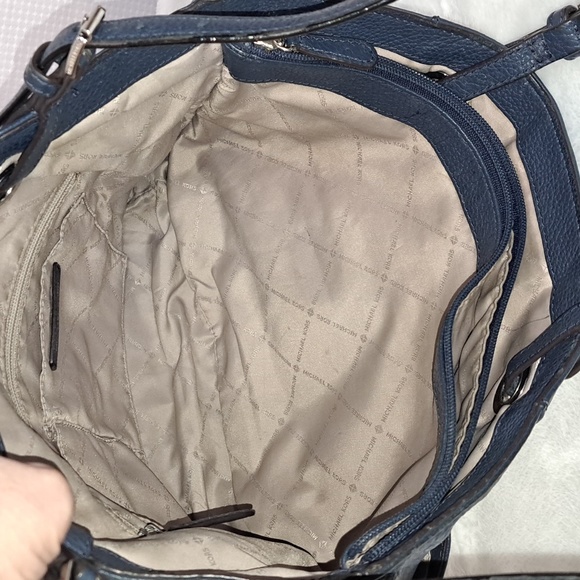 Michael Kors- Authentic  Navy Leather Bag - Picture 3 of 16